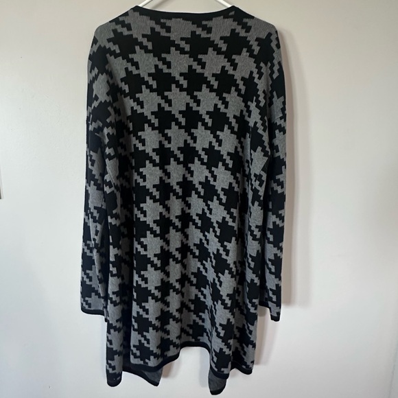 Ann Taylor Black and Gray Houndstooth Cardigan - Picture 2 of 4